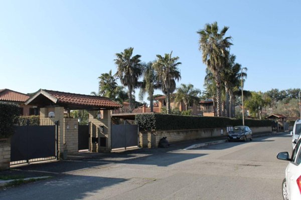 casa indipendente in vendita a Roma