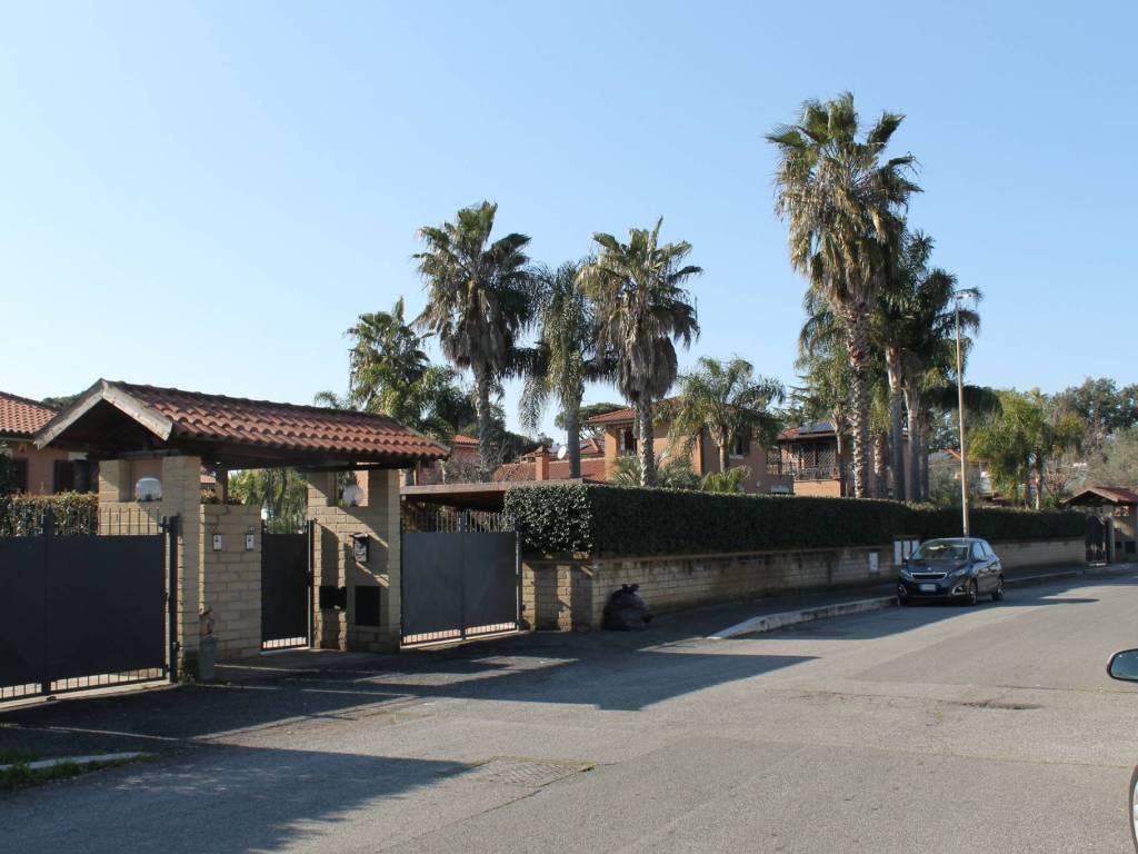 casa indipendente in vendita a Roma in zona Castel di Leva