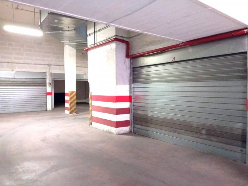 box auto in vendita a Roma in zona Tuscolano