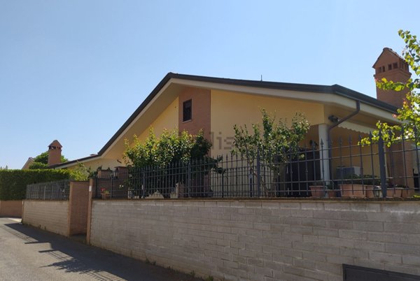 casa indipendente in vendita a Roma in zona Casal Morena
