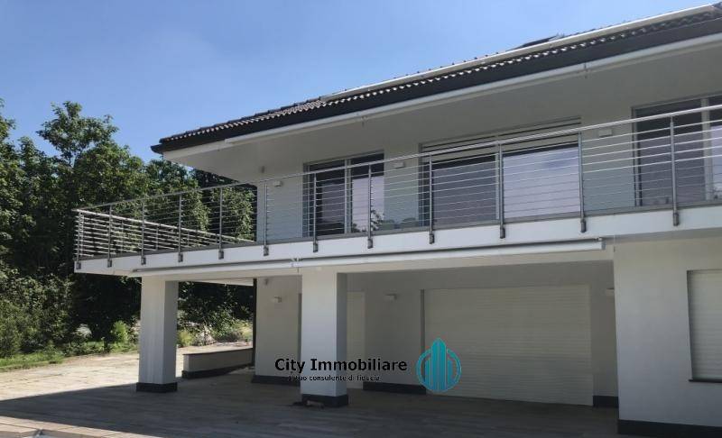 casa indipendente in vendita a Roma in zona Giuliano Dalmata
