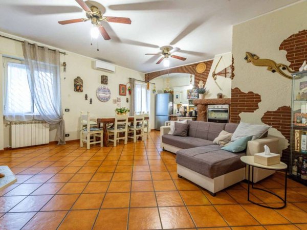 appartamento in vendita a Roma in zona Torre Angela