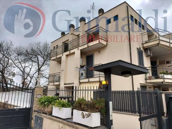 appartamento in vendita a Roma in zona Selva Candida