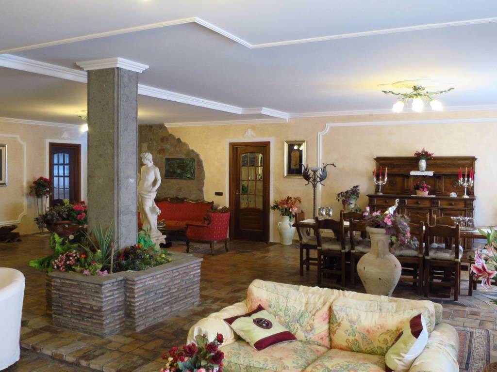 casa indipendente in vendita a Roma in zona Pantan Monastero