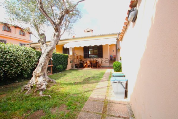 casa indipendente in vendita a Roma in zona Infernetto