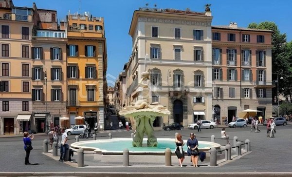 appartamento in vendita a Roma in zona Trevi-Colonna