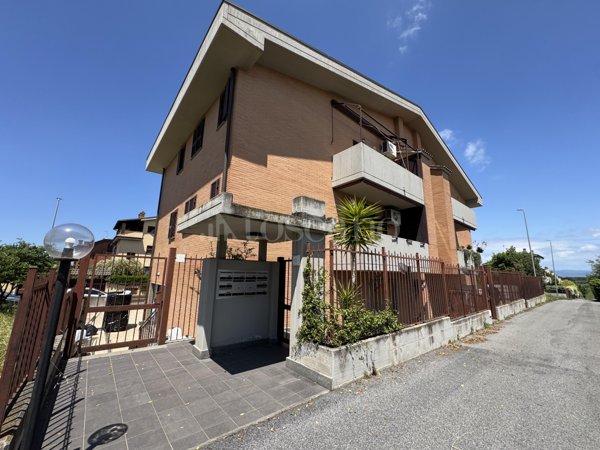 appartamento in vendita a Roma in zona Casal Morena