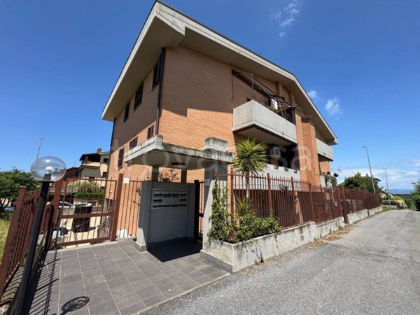 appartamento in vendita a Roma in zona Casal Morena