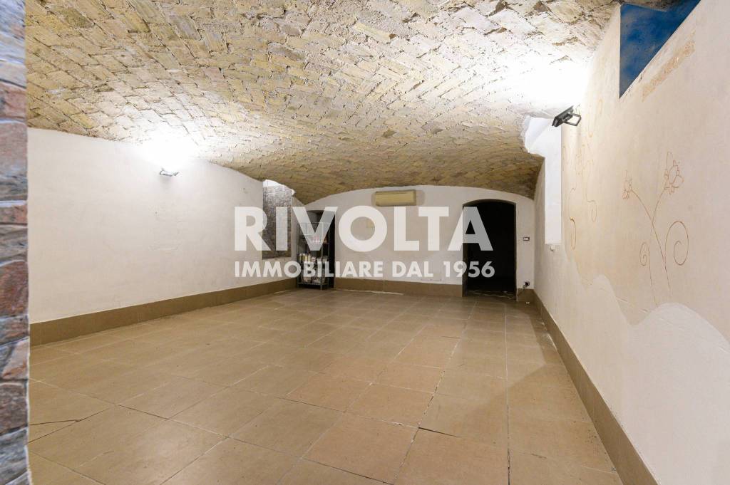 locale commerciale in vendita a Roma in zona Rione Prati