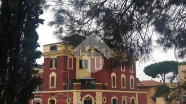 appartamento in vendita a Roma in zona Appio Pignatelli