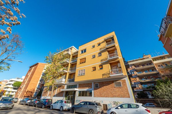 appartamento in vendita a Roma in zona Ardeatino
