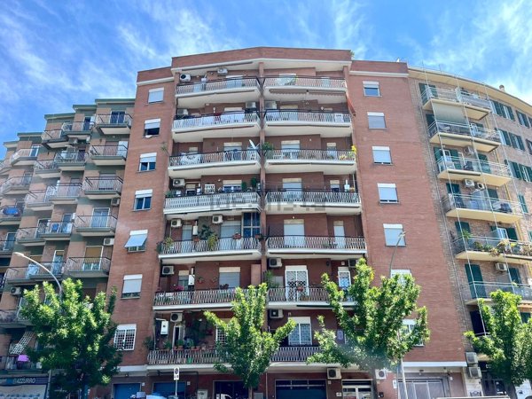 appartamento in vendita a Roma in zona Tuscolano