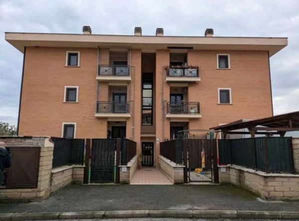 appartamento in vendita a Roma in zona Piana del Sole