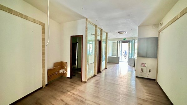 locale commerciale in vendita a Roma in zona Trieste