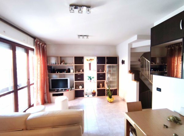 casa indipendente in vendita a Roma in zona Settecamini