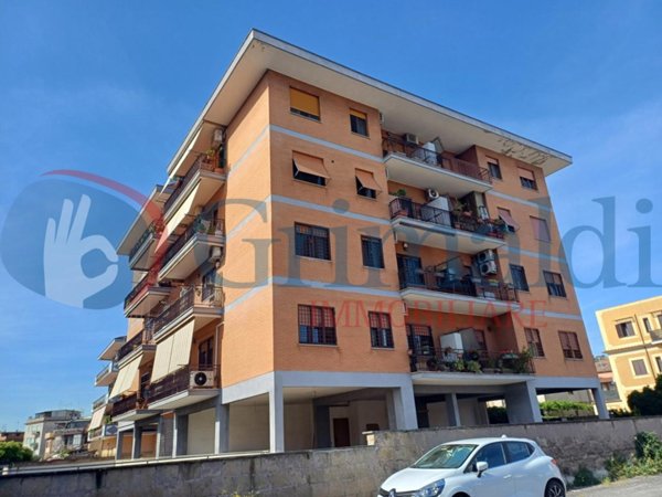 appartamento in vendita a Roma in zona Torre Maura