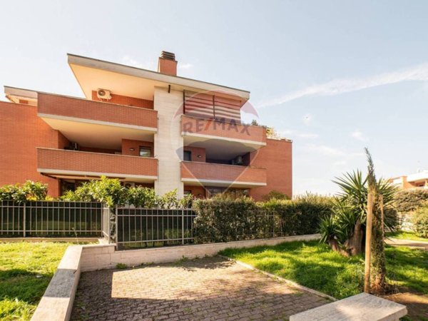 appartamento in vendita a Roma in zona Torre Gaia