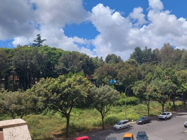appartamento in vendita a Roma in zona Tor de' Cenci