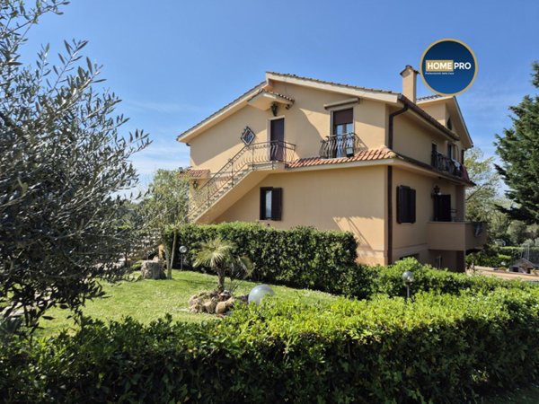 casa indipendente in vendita a Roma in zona Pantan Monastero