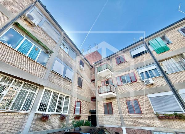 appartamento in vendita a Roma in zona Torre Spaccata