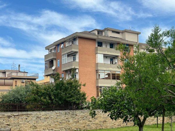 appartamento in vendita a Roma in zona Torre Angela