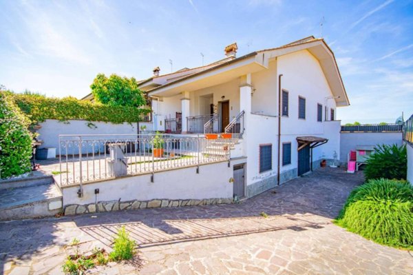 casa indipendente in vendita a Roma in zona Valle Muricana