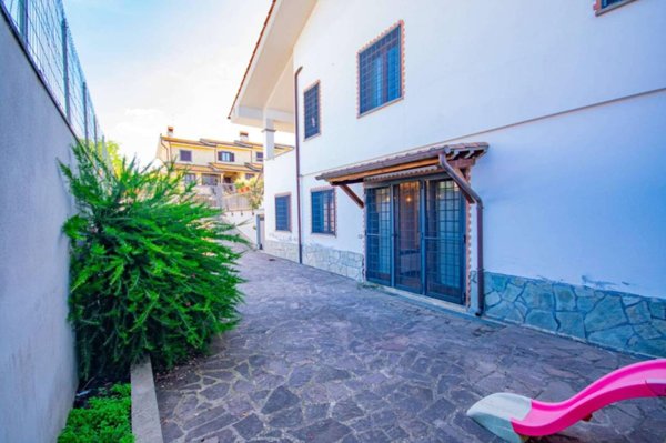 casa indipendente in vendita a Roma in zona Valle Muricana