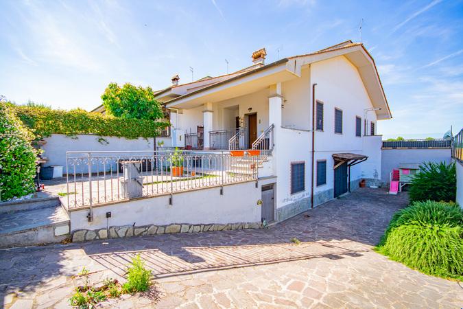 casa indipendente in vendita a Roma in zona Valle Muricana