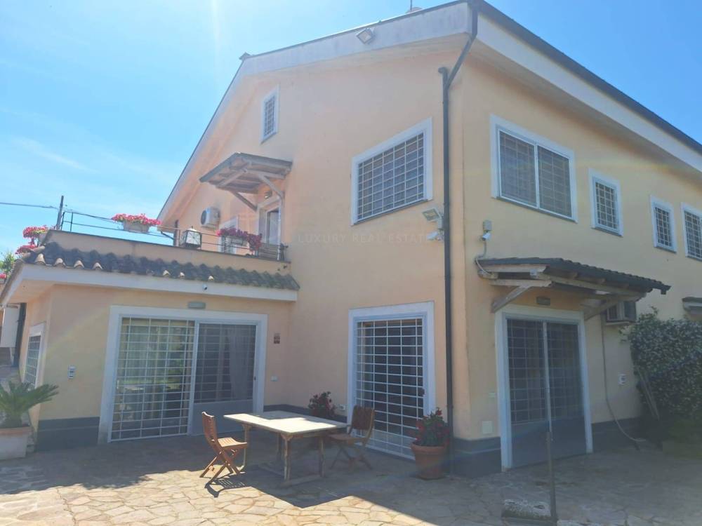 casa indipendente in vendita a Roma in zona Trigoria