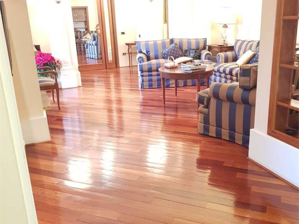 appartamento in vendita a Roma in zona Ardeatino