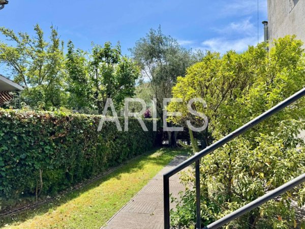 casa indipendente in vendita a Roma in zona Casal Palocco