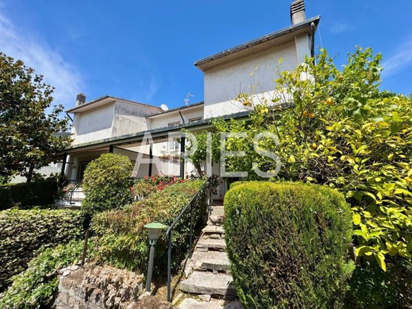 casa indipendente in vendita a Roma in zona Casal Palocco