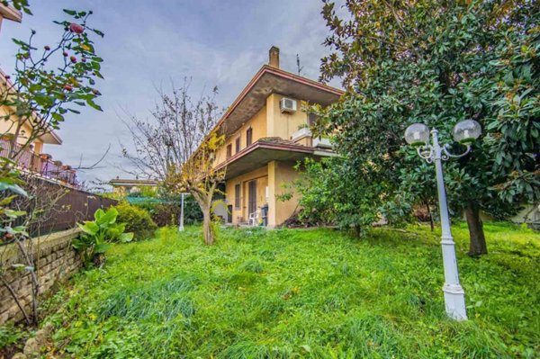 casa indipendente in vendita a Roma in zona Casal Morena