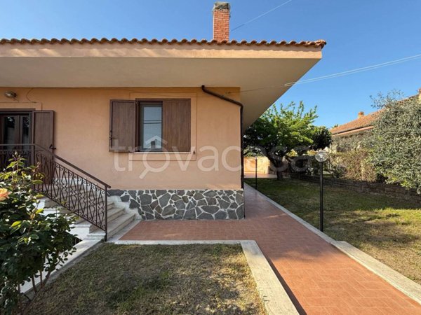 casa indipendente in vendita a Roma in zona Valle Santa