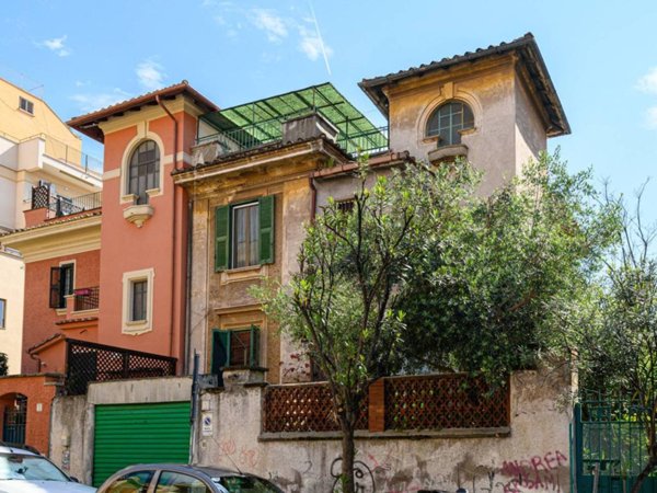 casa indipendente in vendita a Roma in zona Tuscolano
