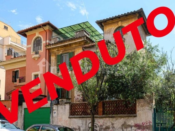 casa indipendente in vendita a Roma in zona Tuscolano