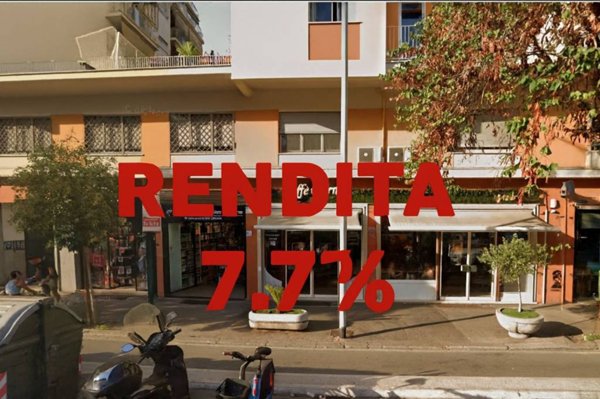 negozio in vendita a Roma in zona Cinecittà