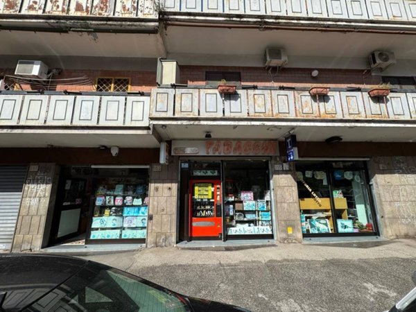 negozio in vendita a Roma in zona Collatino