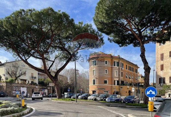negozio in vendita a Roma in zona Ostiense