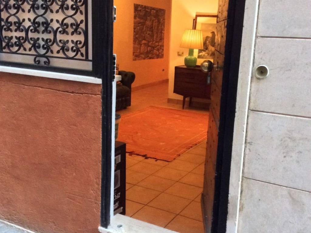 appartamento in vendita a Roma in zona Pigna - Sant'Angelo
