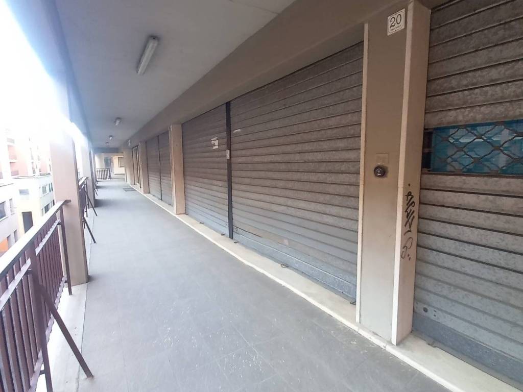 negozio in vendita a Roma in zona Acilia