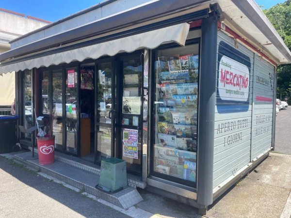 negozio in vendita a Roma in zona Torrino
