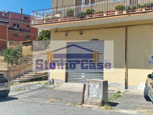 locale commerciale in vendita a Roma in zona Montespaccato