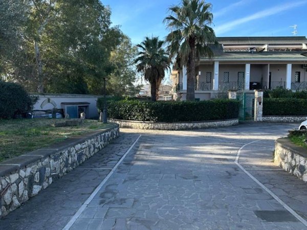 appartamento in vendita a Roma in zona Appio Claudio