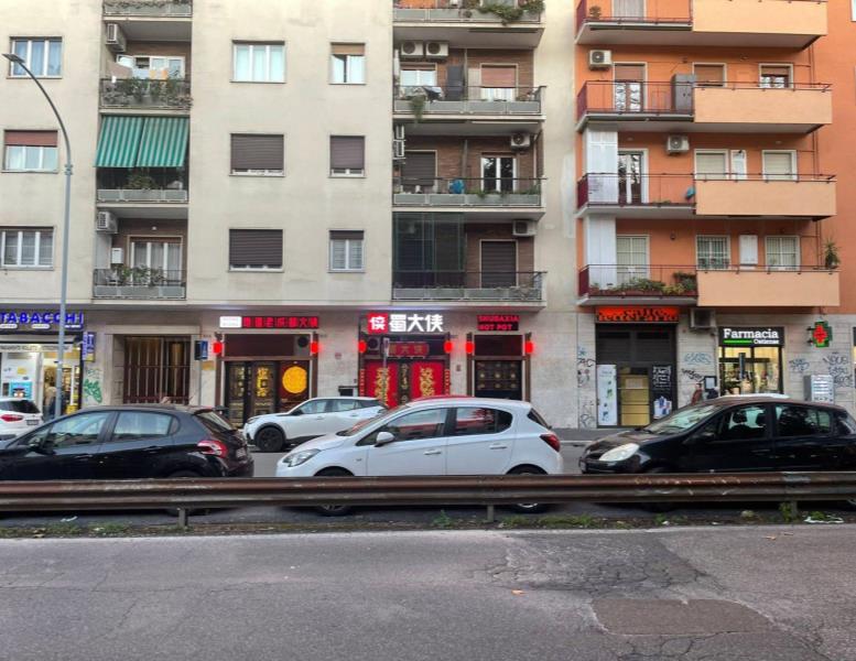 locale commerciale in vendita a Roma in zona Ostiense