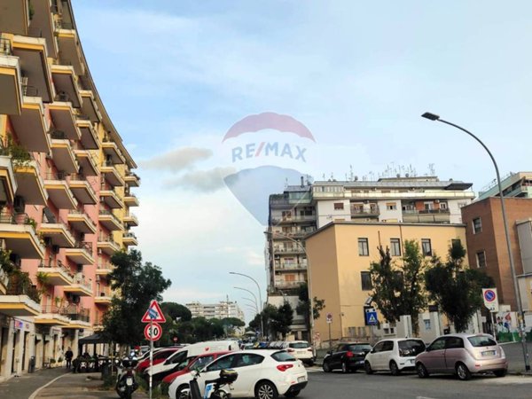 negozio in vendita a Roma in zona Ostiense