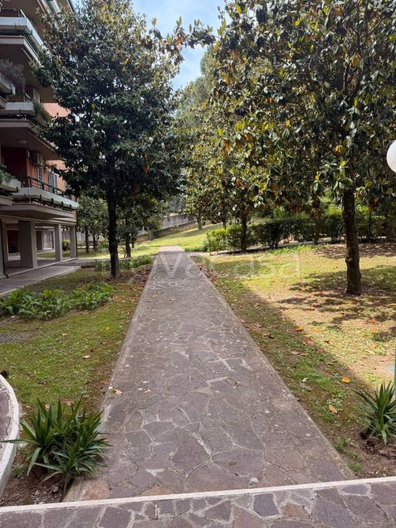 appartamento in vendita a Roma in zona Tomba di Nerone