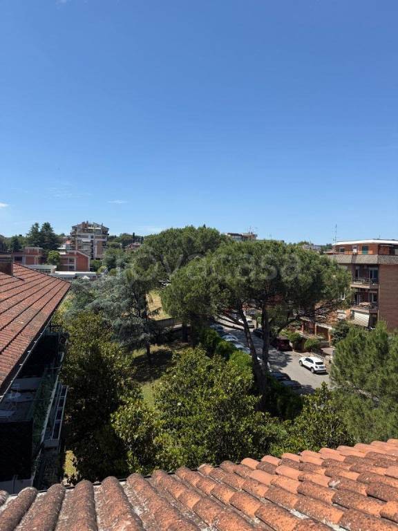 appartamento in vendita a Roma in zona Tomba di Nerone