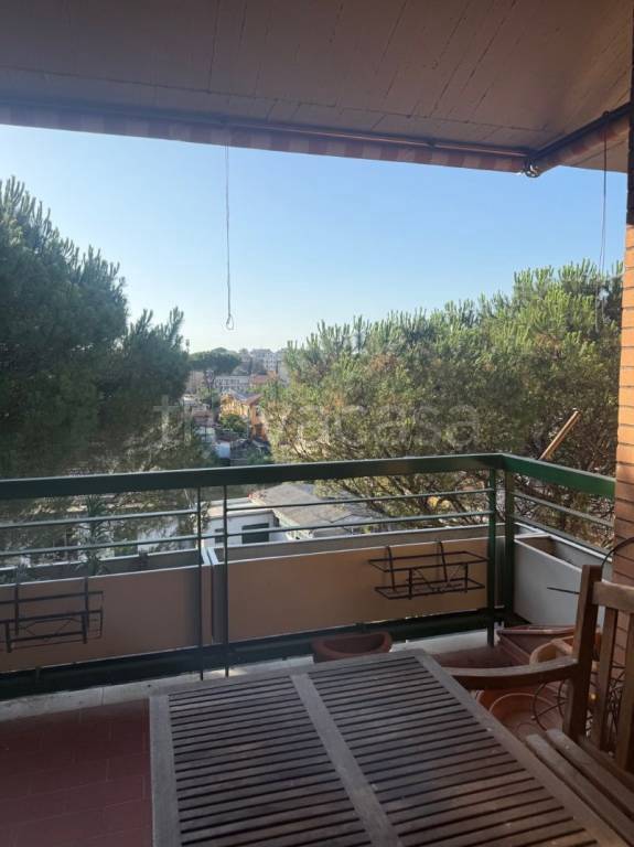appartamento in vendita a Roma in zona Tomba di Nerone
