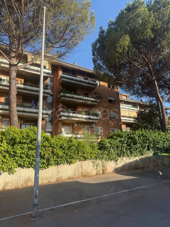 appartamento in vendita a Roma in zona Tomba di Nerone